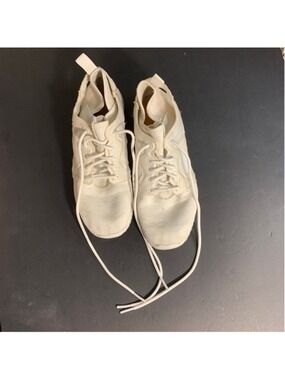 Women's Reebok Athletic Shoes Size 5.5 off White